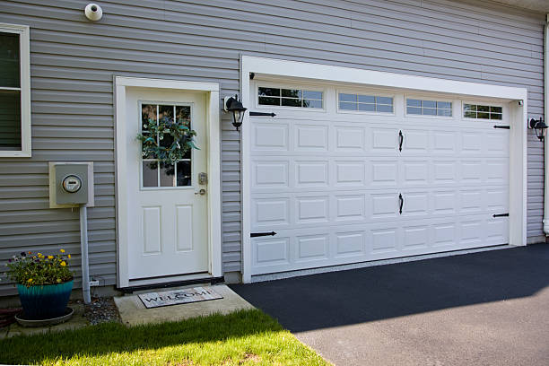 24/7 Emergency Garage Door Panel Replacement experts in Folcroft, PA
